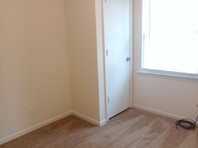 Building Photo - Darling 3 Bedroom Ranch with Fully Fenced ...