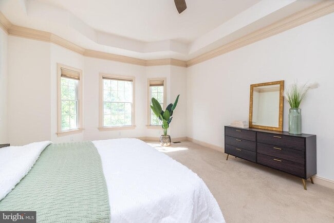 Building Photo - 5812 Hickory Hollow Ln