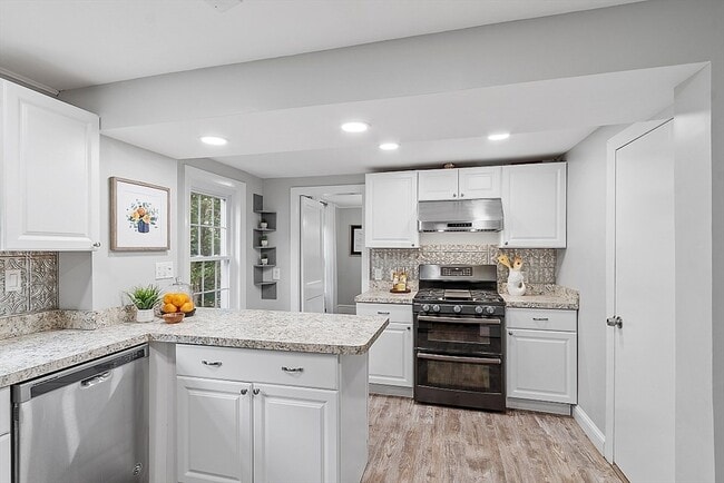 Building Photo - 193 St Mary St