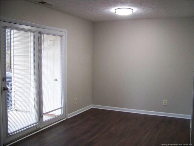 Building Photo - 663 Bartons Landing Pl