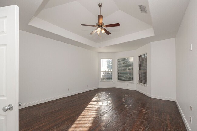 Building Photo - Spacious and beautifully designed with 5 bedrooms, 4 bath in a desirable location.