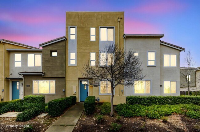 Building Photo - Spacious 3-Story Home in Rancho Cordova