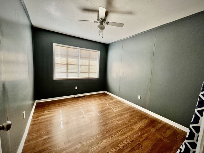 Building Photo - Great 3 bed home ready to move in