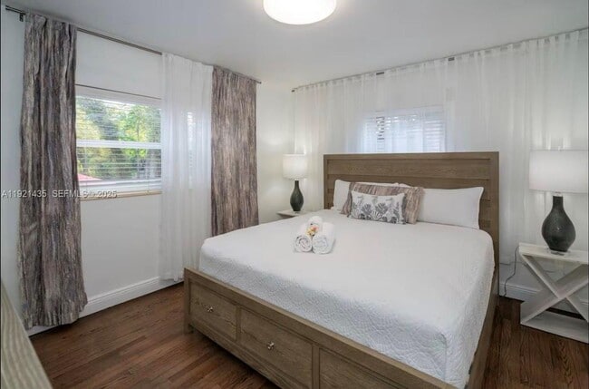 Building Photo - 35 SW 28th Rd