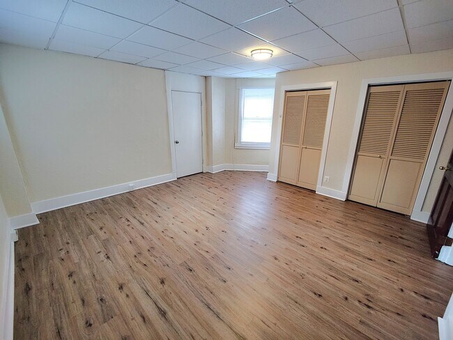 Building Photo - 3002 Churchview Ave