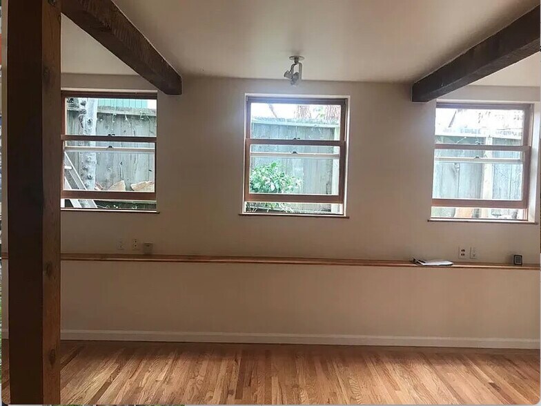 Living room - 333A Vicksburg St