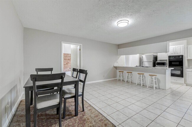 Building Photo - 22219 Elsinore Dr