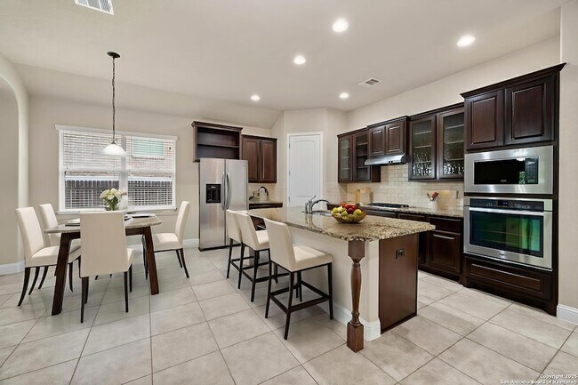 Building Photo - 723 Viento Point