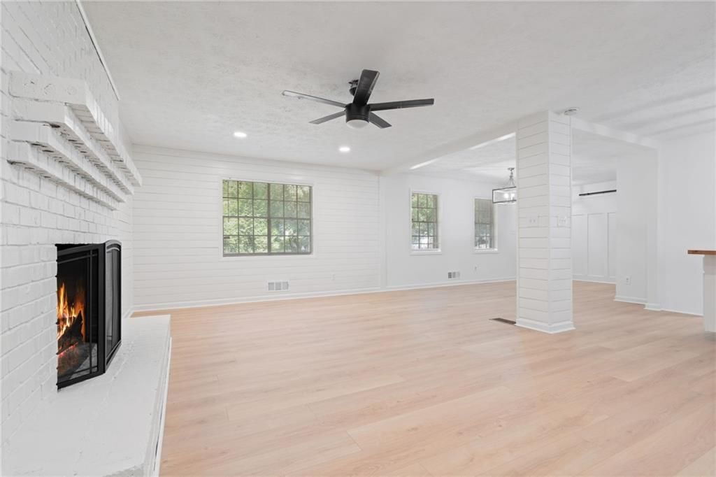Building Photo - 920 Kings Ct