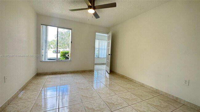 Building Photo - 12760 Vista Isles Dr