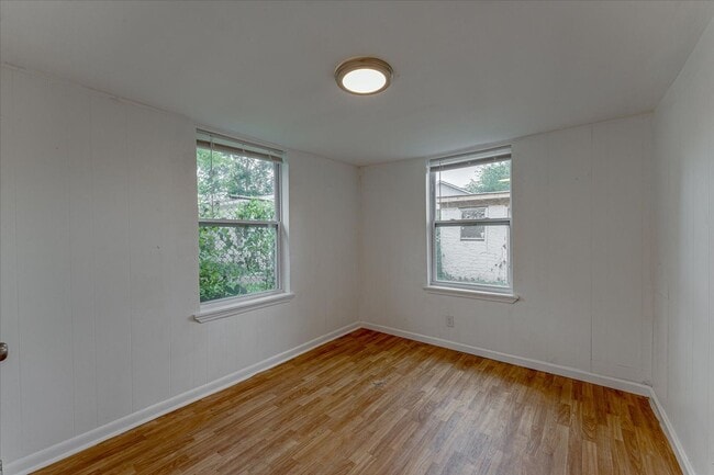 Building Photo - Charming Craftsman Bungalow — 727?N?Holly?...