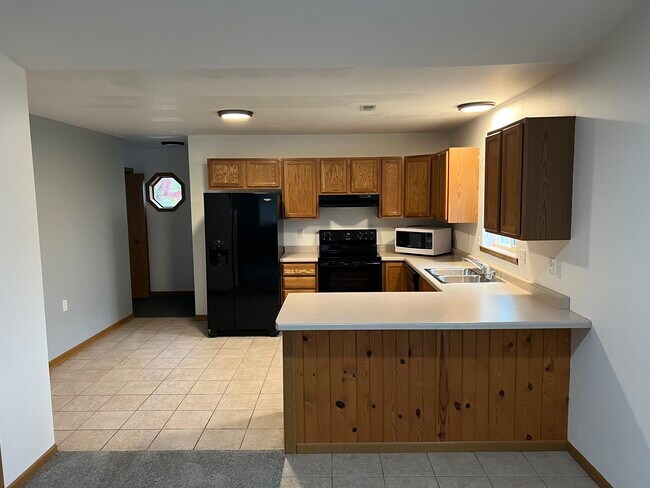 Building Photo - 450 Skare Rd