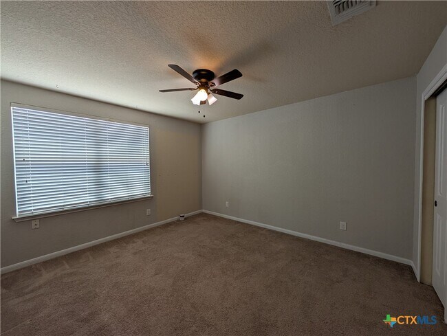 Building Photo - 248 Oak Creek Way