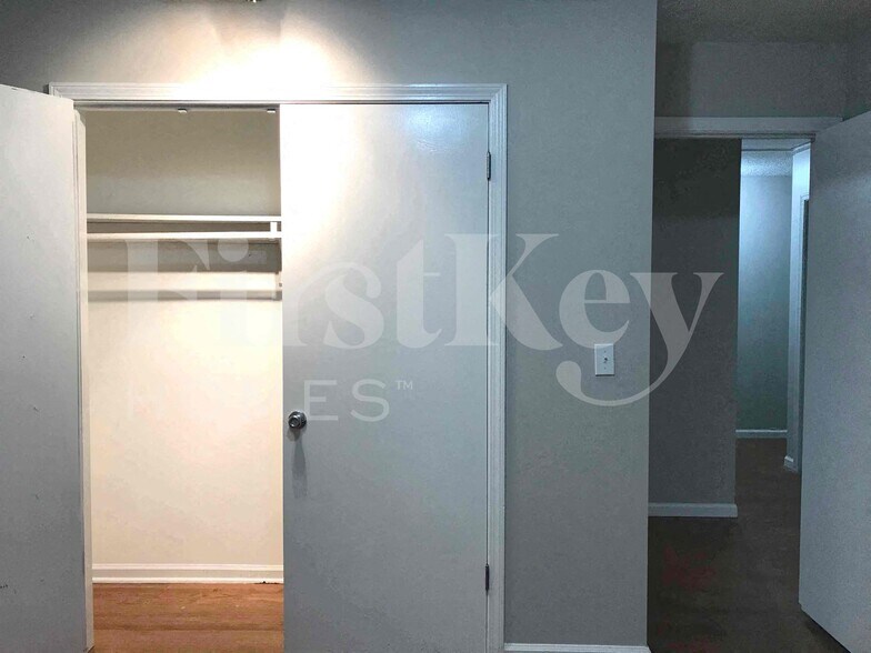 Building Photo - 8802 W 95th Terrace