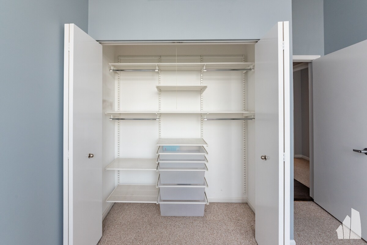 Building Photo - 1735 W Diversey Pkwy