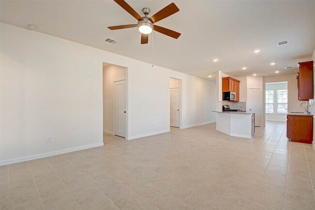Building Photo - 8011 Colony Chase Ct