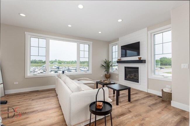 Building Photo - 208 Leeward Way