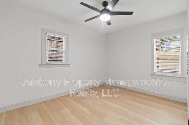 Building Photo - 2105 Tremont Ave