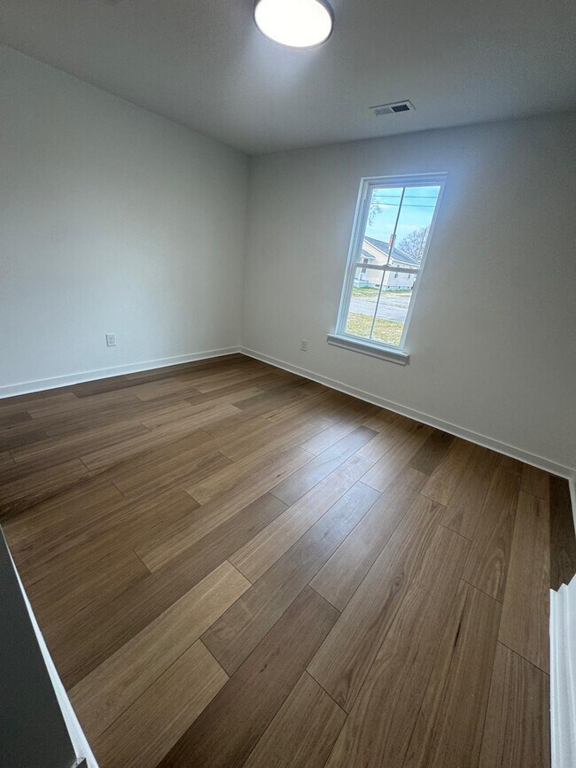 Building Photo - 512 Crump St