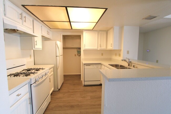 Building Photo - Upstairs 2-Bedroom Condo in South Redlands!