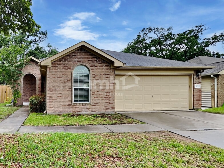 Primary Photo - 113 Heritage Oaks Dr