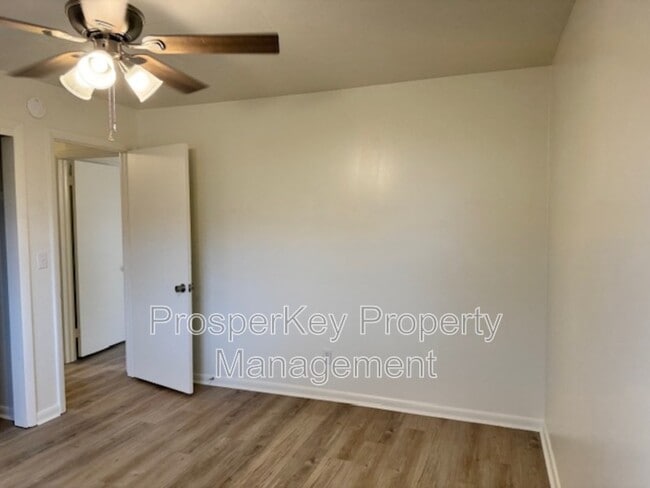 Building Photo - 3021 Emory St