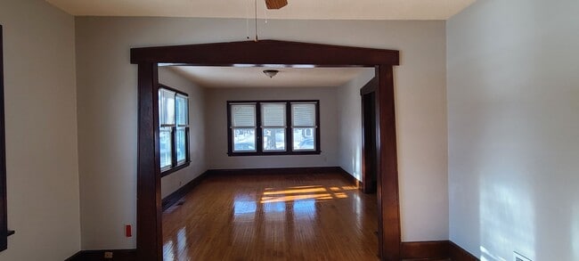 Building Photo - Charming 2 Bedroom Home in Minneapolis!!