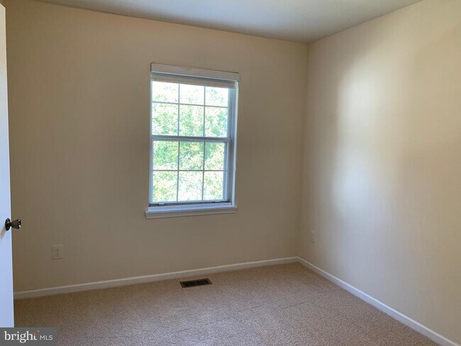 Building Photo - 8200 Aspen Glen Ct