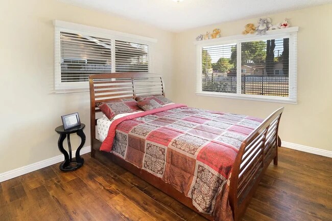 Bedroom 3 - 23009 Vanowen St