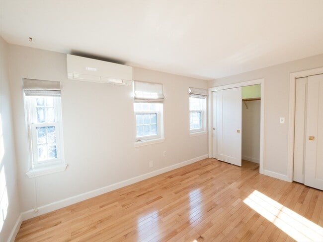 Building Photo - 210 Third St