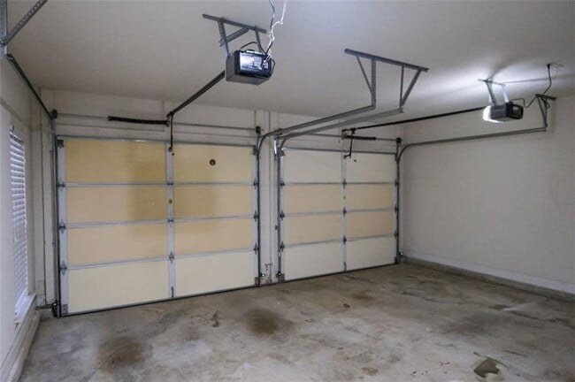 Building Photo - 6001 Brookside Oak Cir