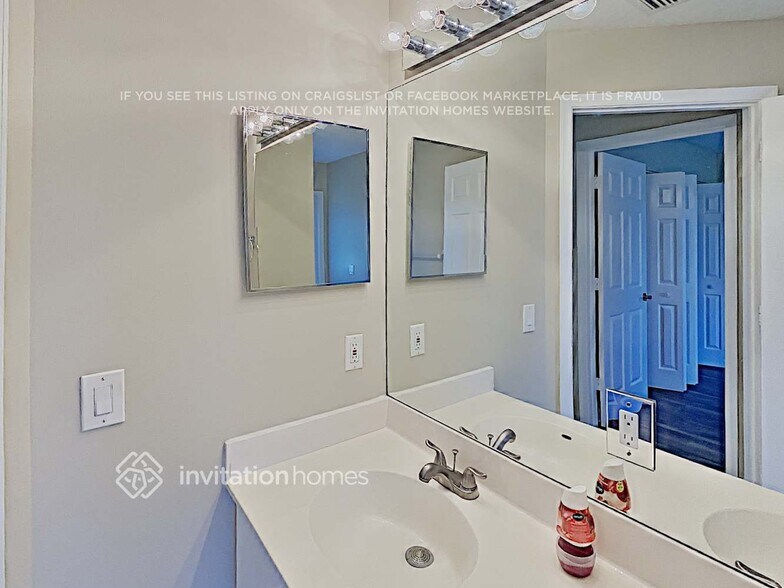 Building Photo - 8227 NW 41st St