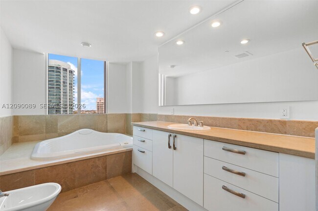 Building Photo - 5959 Collins Ave
