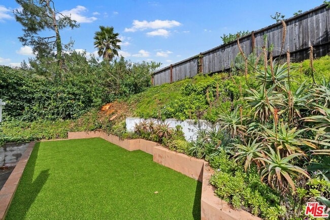 Building Photo - 1248 Bienveneda Ave