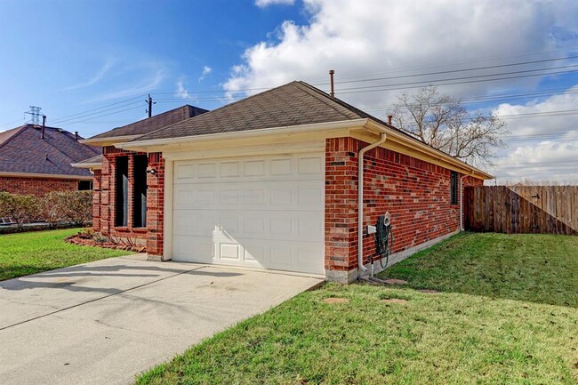 Building Photo - 8203 Eastpoint Blvd