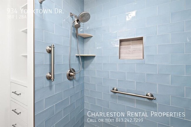 Building Photo - 934 Yorktown Dr