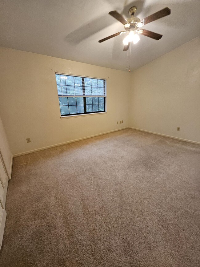 Building Photo - 463 E Van Buren St