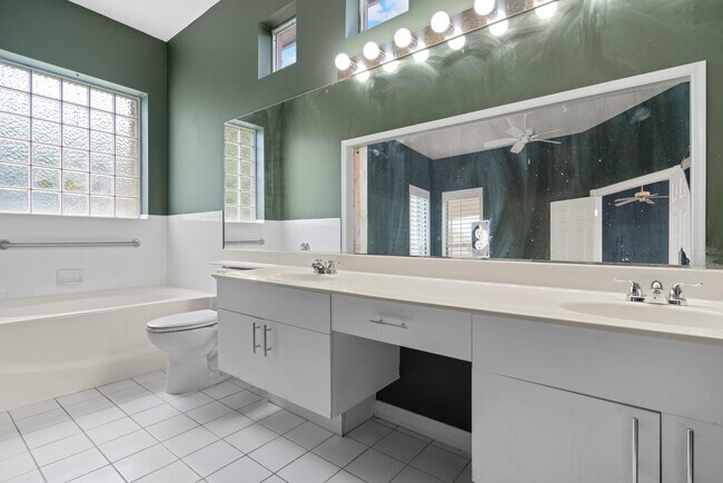 Building Photo - 582 Montevina Dr