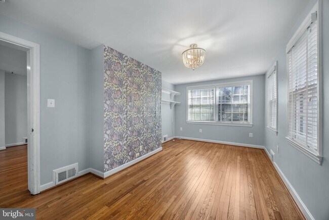 Building Photo - 2355 N Quincy St