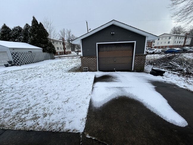 Building Photo - 3203 McGuffey Rd