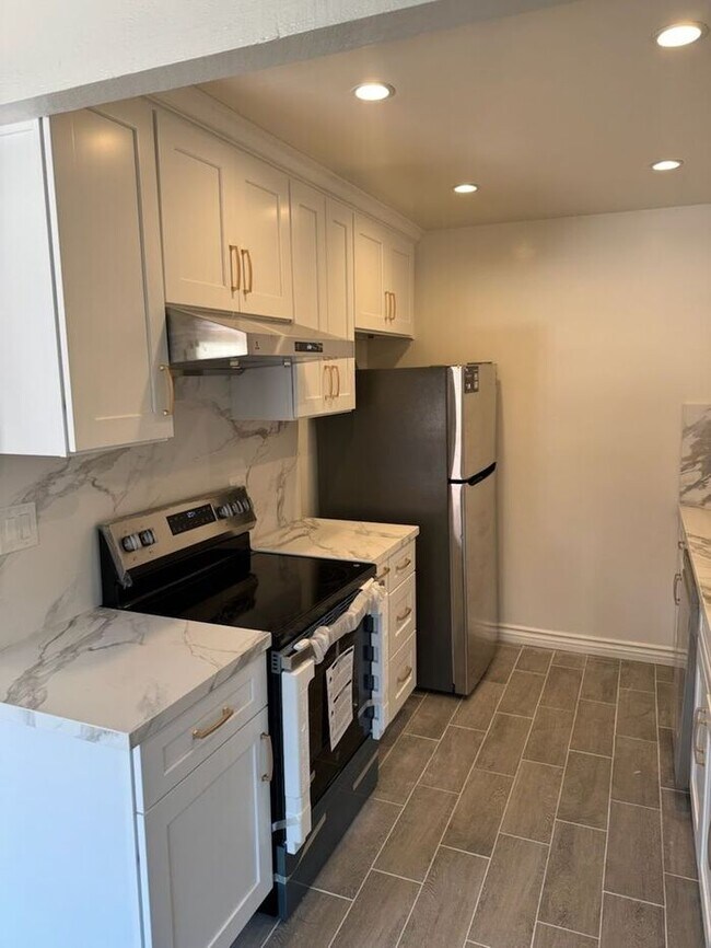 Building Photo - New 2 Bed 1 Bed House for Rent Orange 92866