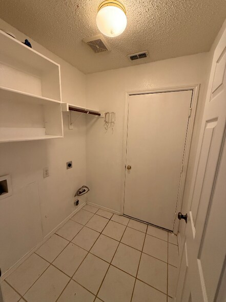 Building Photo - 1022 Dickens Ln