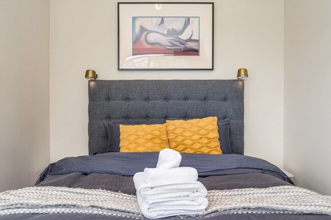 Building Photo - 1308 E Marion St