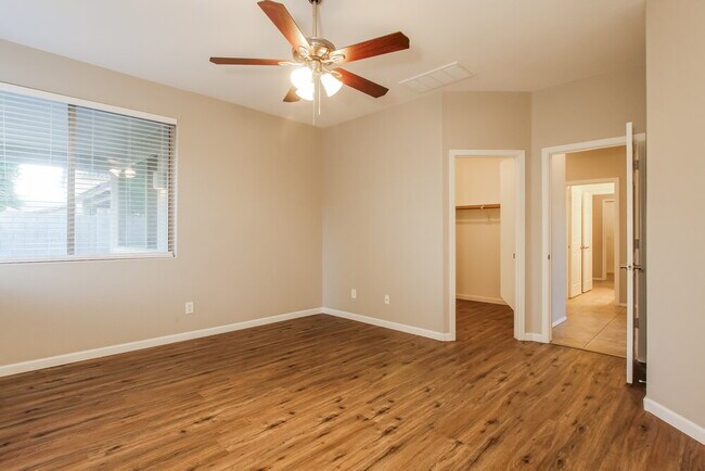 Building Photo - 14338 W Crocus Dr