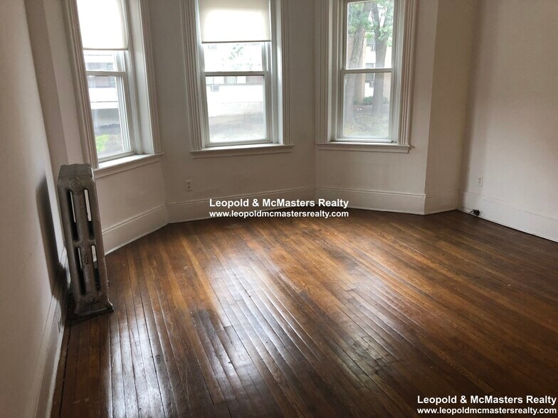 Building Photo - 144 Warren St