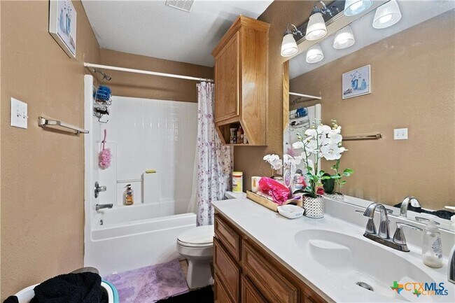 Building Photo - 3210 Raven Dr