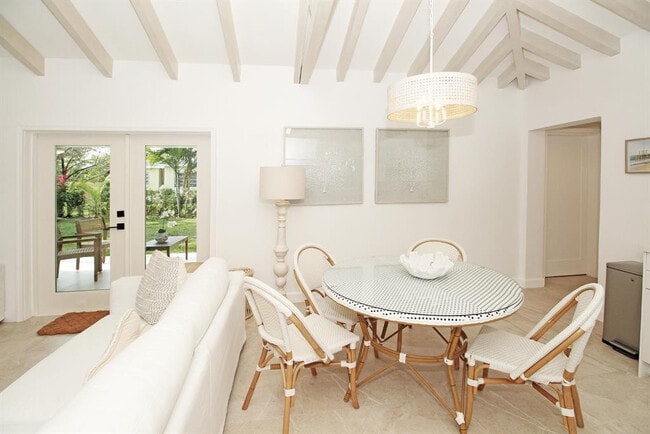 Building Photo - 221 Princeton Dr