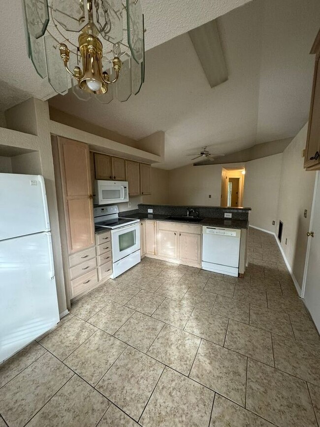 Building Photo - 3/2 Lovely Home East Orlando for rent! Isl...