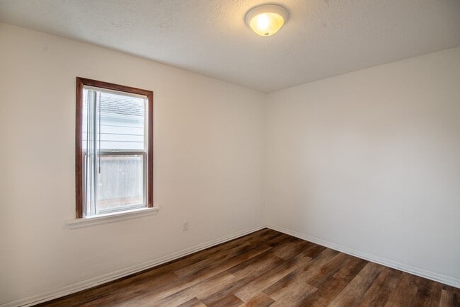 Building Photo - Single-level Home Near Salem's revitalized downtown