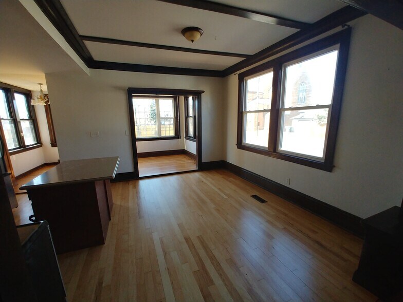 Building Photo - 3100 Elliot Ave